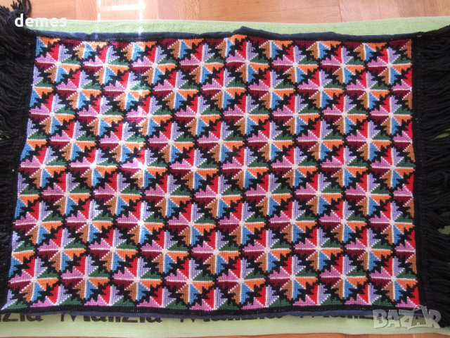  Ръчно изработен с вълнени конци килим от 50-те год. ХХ век