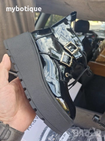 Дамски боти на платформа лак