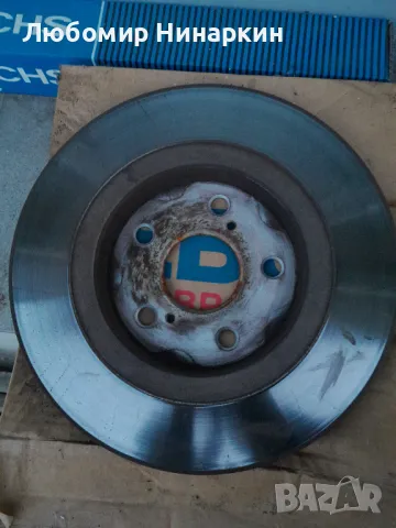 Toyota Комплект Задни спирачни дискове накладки с предни и задни държачи на апарата , снимка 2 - Части - 47709645