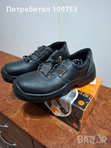Нови защитни обувки ALBA No: 43 