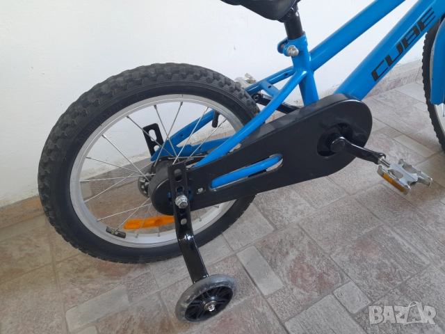 Детски велосипед 16инча Cube, снимка 4 - Велосипеди - 51600733