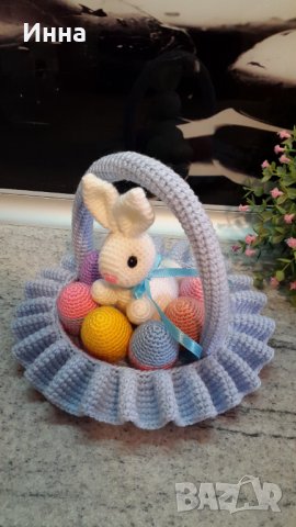 Великденски подаръци. Зайчето и яйцата в кошницата. Плетена играчка. Ръчно изработени., снимка 1