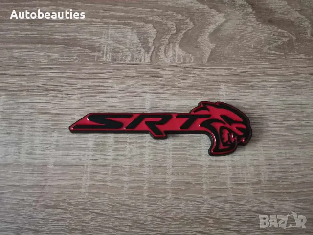 SRT Hellcat черно с червено емблема дясна