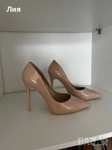 НОВИ обувки бежови Nude 35