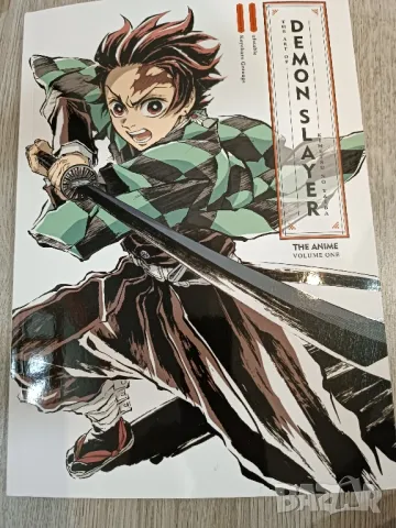 Изкуството на Demon Slayer [Kimetsu no Yaiba] + ключодържател и обеците на Tanjiro, снимка 4 - Списания и комикси - 49980146