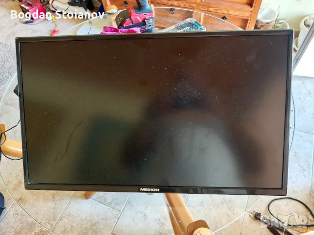 Medion 27" телевизор с DVD MD 20019 EU и стойка за стена