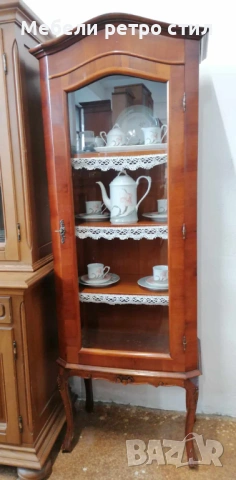 Невероятно красива барокова витрина с остъклена вратичка и елегантно извити крака. , снимка 6 - Секции и витрини - 53380713