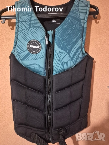 продавам 2 броя спасителни жилетки, снимка 5 - Водни спортове - 52949204