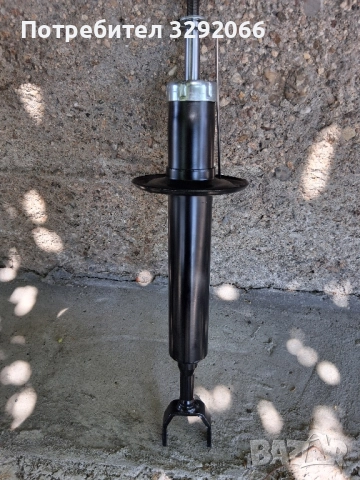 1 брой амортисьор и долни носачи за wv passat b5.5 