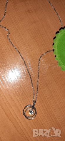 Стилен Комплект Колие и обеци- ново Подарък за жена yves rocher, снимка 2 - Бижутерийни комплекти - 34970000