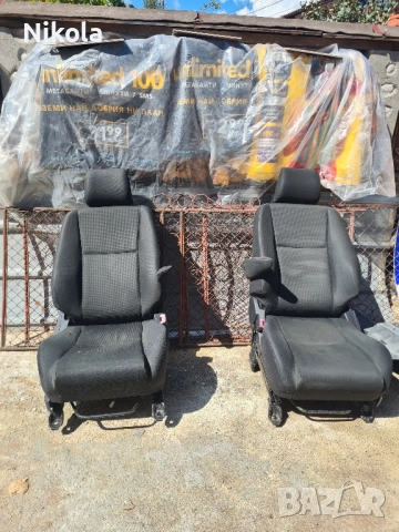 Седалки 2 к-та за Toyota Corolla Verso корола версо 04-09