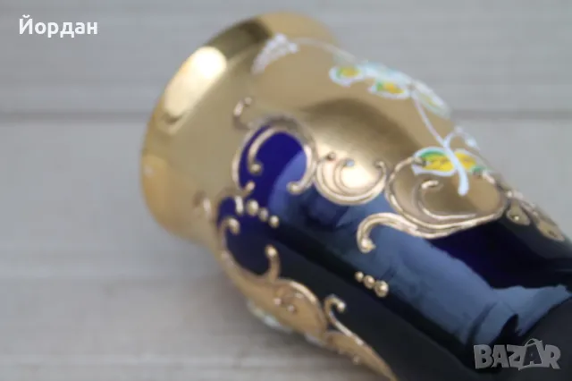 Красива ваза с позлата, снимка 14 - Антикварни и старинни предмети - 49061862