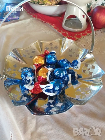 Метален поднос