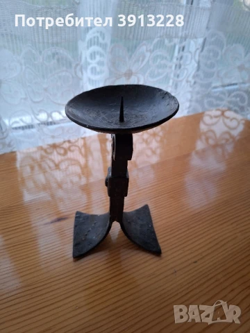 Антикварен свещник метал.