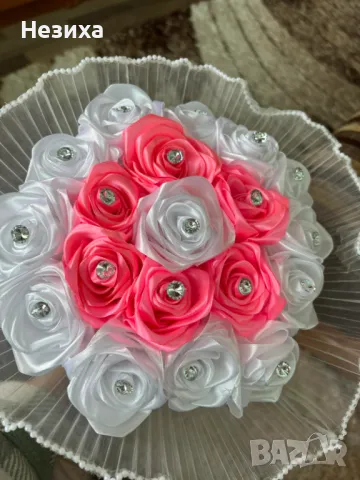 Букети от сатенени рози 