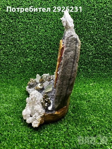 Ръчно изработена икона на Исус Христос с естествени кристали – кварц, пирит и галенит, снимка 7 - Икони - 54092041