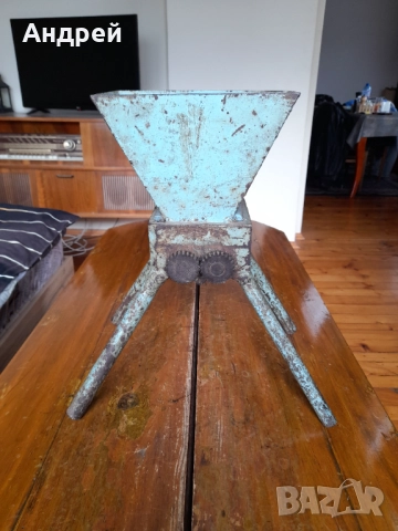 Стара мелница,трошачка за храна за птици, снимка 3 - Други ценни предмети - 52945424