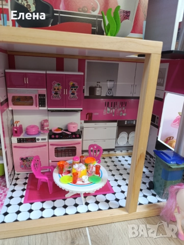Дървена къща за кукли с обзавеждане, асансьор и аксесоари, снимка 3 - Играчки за стая - 52004782