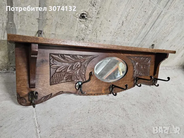 Закачалка за стена с дърворезба