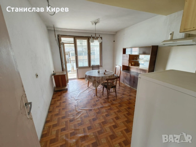 Продаваме имот с къща - с. Богомилово, снимка 10 - Къщи - 53004646