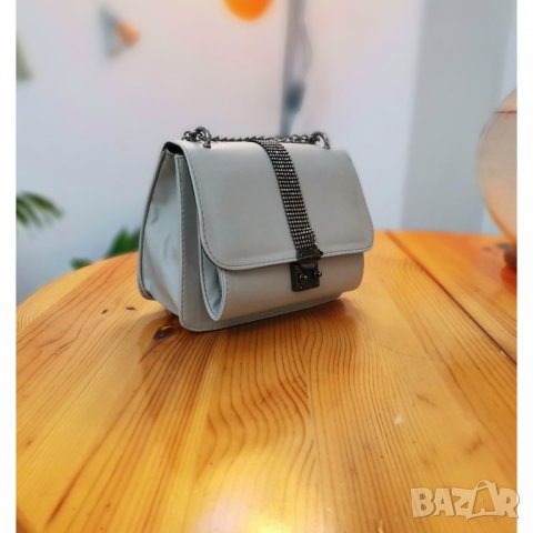 Малка дамска чанта + дълга презрамка. Сив цвят