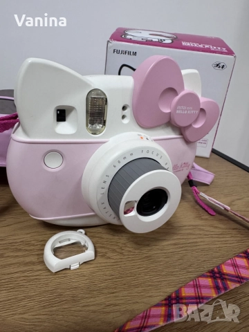 Fujifilm Instax Mini Hello Kitty – фотоапарат за моментни снимки