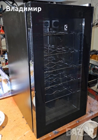 Candor CW-52AA охладител за вино