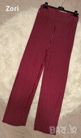Супертъничък и много лек червен панталон нацяло райе с широк крачол , снимка 1