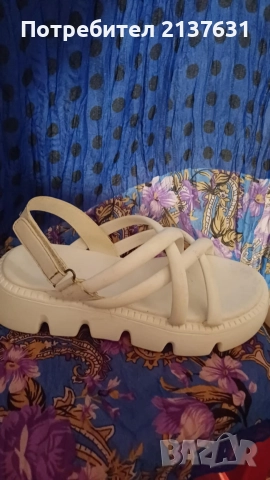 БЕЛИ ДАМСКИ САНДАЛИ на платформа - N 38