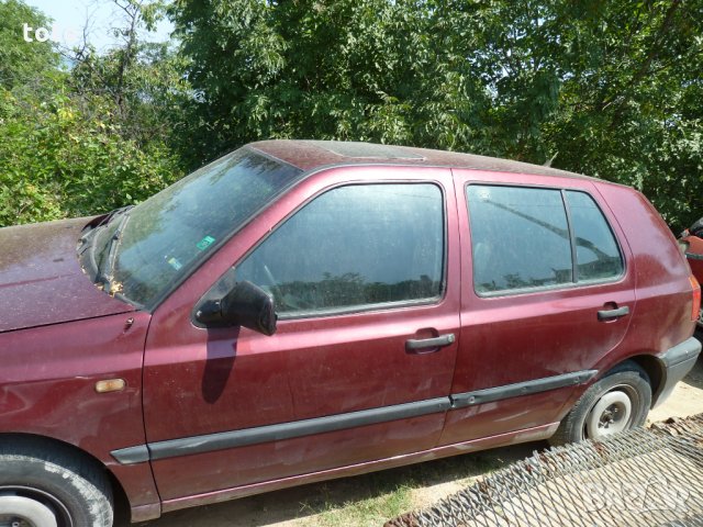 VW Golf 1,6, снимка 4 - Автомобили и джипове - 33717377