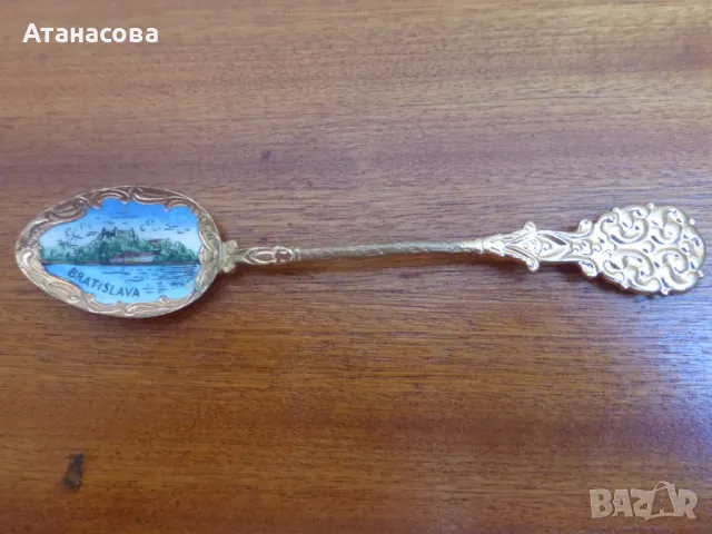 Сувенирни лъжички с емайл Братислава , снимка 6 - Антикварни и старинни предмети - 48855997