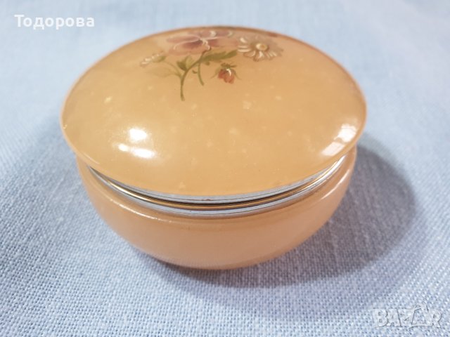 Стара бижутиера от АЛАБАСТЪР-genuine alabaster hand carved scalione prima made in it