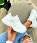 Дамски маратонки Guess в бяло, снимка 2