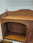 Шкафче за стена с дърворезба и порцеланови буркани, снимка 3