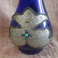 Старинна ваза от цветно стъкло и метален обков, снимка 2 - Антикварни и старинни предмети - 29293752