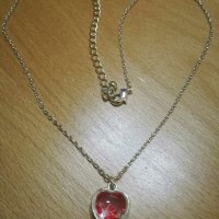 Медальон сърце с подвижни червени елементи, снимка 2 - Колиета, медальони, синджири - 30567322