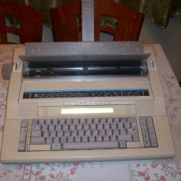 пишеща машина XEROX кирилица + латиница, снимка 1 - Ученически пособия, канцеларски материали - 38883151