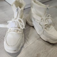 Бели обувки , снимка 1 - Дамски ежедневни обувки - 42462739