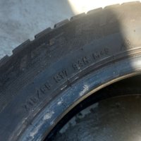 Зимни гуми Pirelli 215/55/17, снимка 1 - Гуми и джанти - 42774580