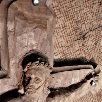 дърворезба голям кръст Христос орех с ковани пирони, снимка 3 - Други ценни предмети - 36431172