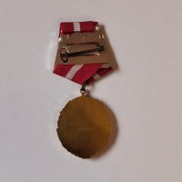 Орден "Червено знаме на труда", снимка 2 - Антикварни и старинни предмети - 42756568