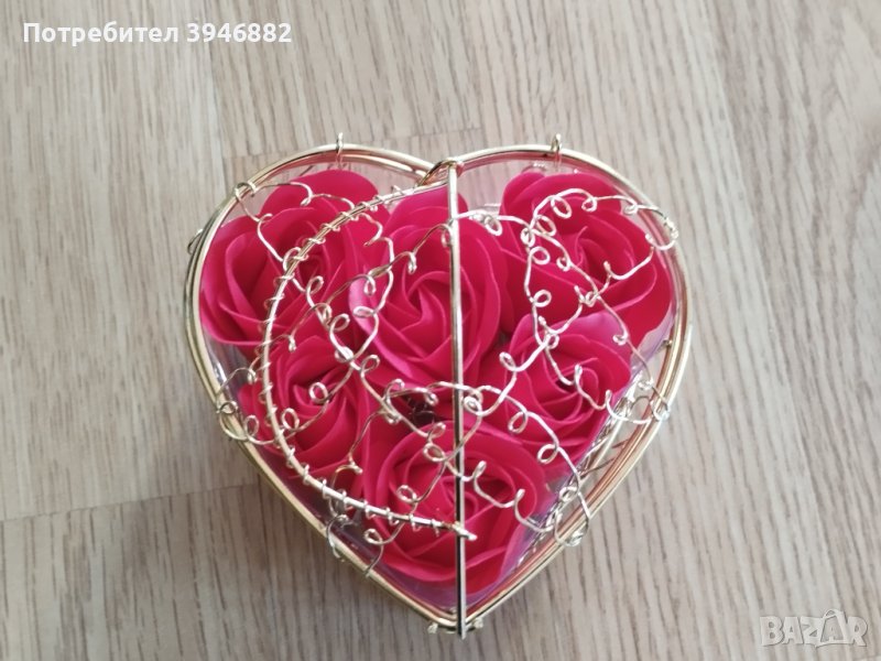 Подаръчен комплект - сапунени рози в красива кутийка, снимка 1