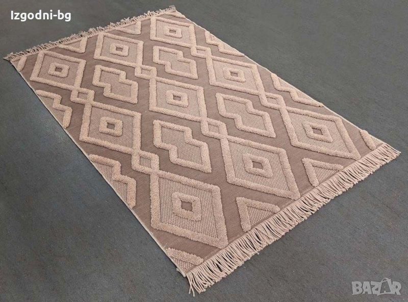 Килим в цвят таупе - с геометрични фигури и в различни размери!, снимка 1