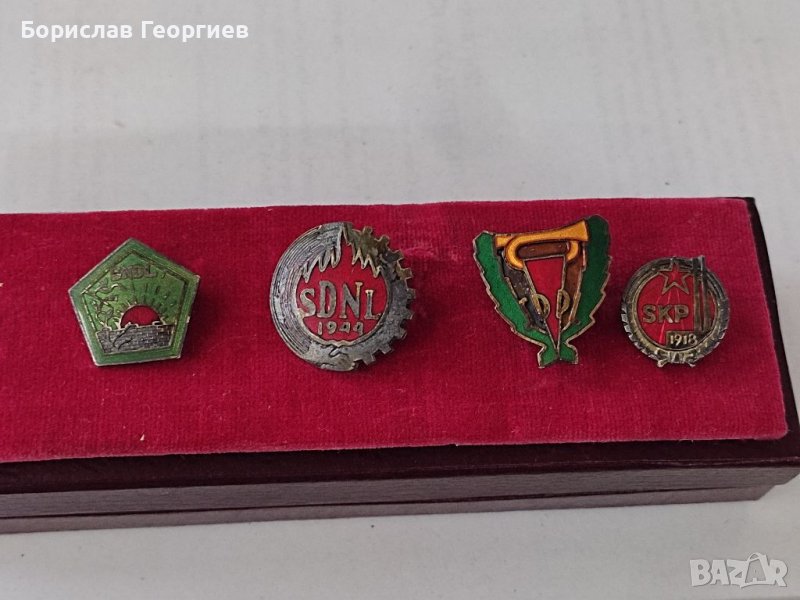 Четири стари значки с емайл , снимка 1