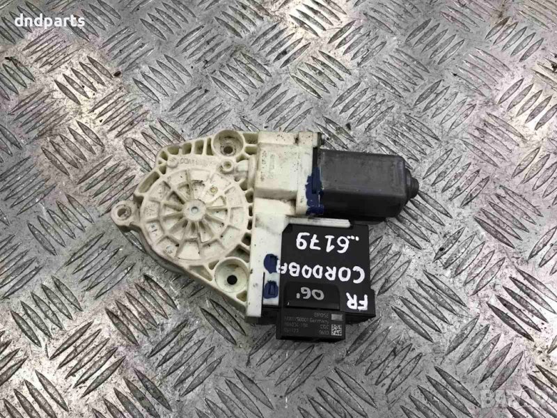 Предно дясно моторче стъклоповдигач Seat Cordoba 2006г., снимка 1