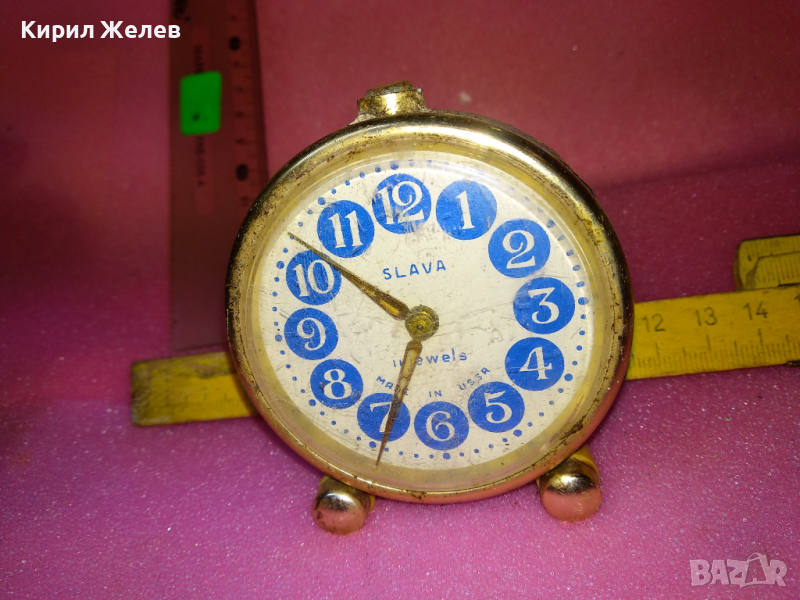 SLAVA MADE in USSR Стар КОЛЕКЦИОНЕРСКИ РУСКИ БУДИЛНИК МЕХАНИЧЕН НАСТОЛЕН ЧАСОВНИК СЛАВА СССР 43610, снимка 1