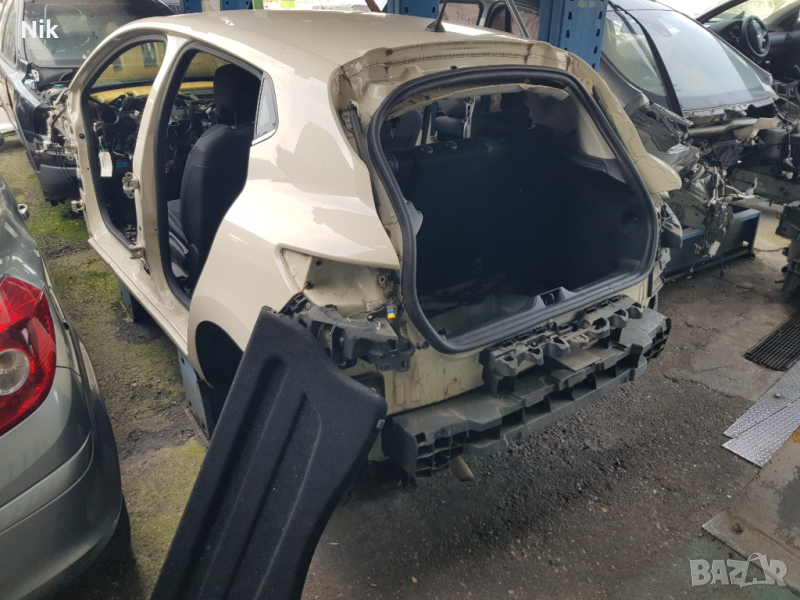 Кора за багажник на Рено Клио 2015 г, снимка 1