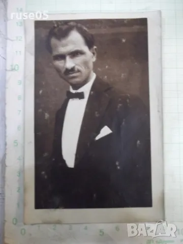 Снимка стара на мустакат господин