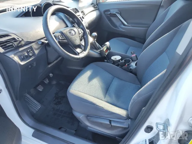 Toyota Verso 1.6 D-4D (112кс) 6+1, снимка 8 - Автомобили и джипове - 48124115