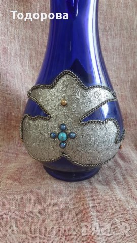 Старинна ваза от цветно стъкло и метален обков, снимка 2 - Антикварни и старинни предмети - 29293752
